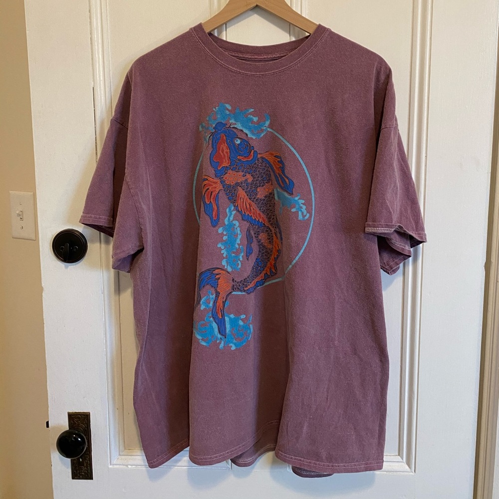 UO GRAPHIC TEE